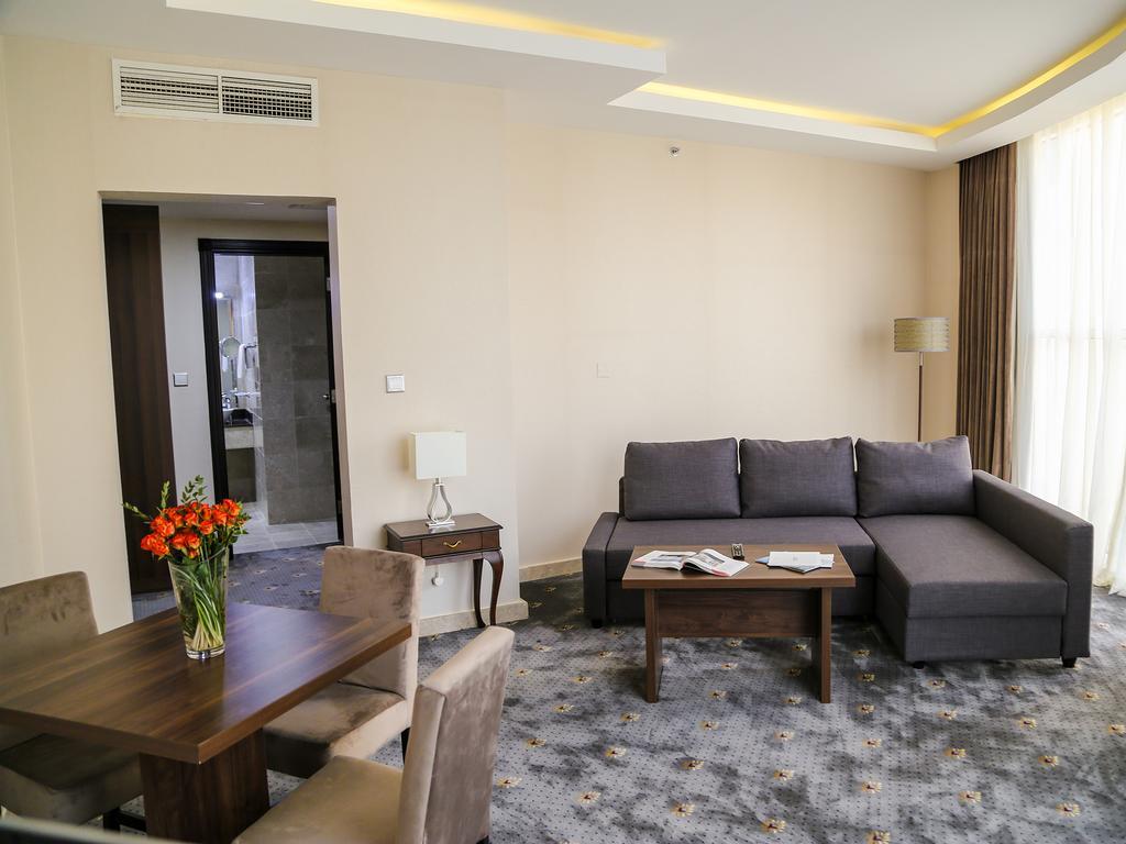 The Town Hotel Doha Buitenkant foto