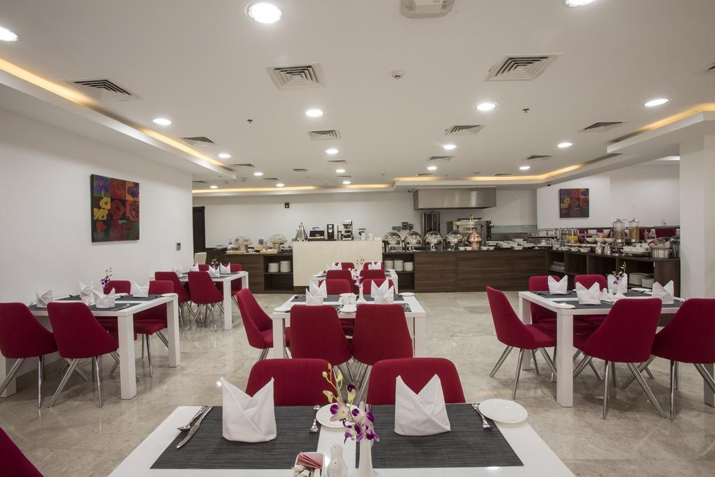 The Town Hotel Doha Buitenkant foto