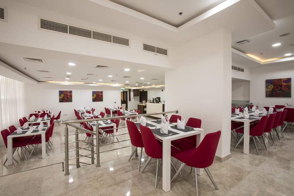 The Town Hotel Doha Buitenkant foto