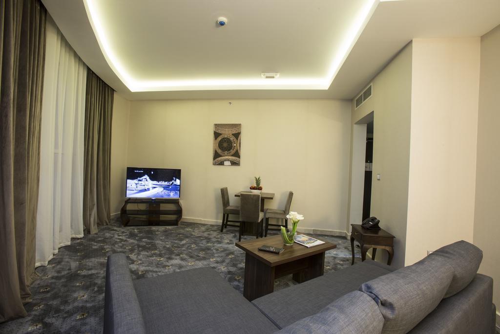 The Town Hotel Doha Buitenkant foto