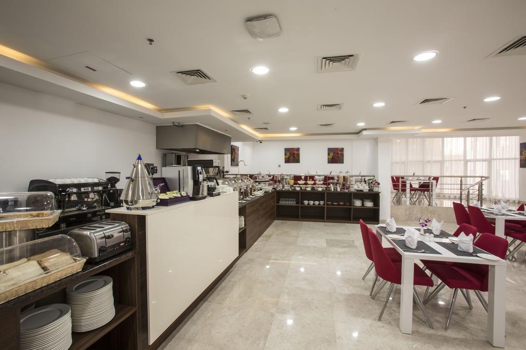 The Town Hotel Doha Buitenkant foto