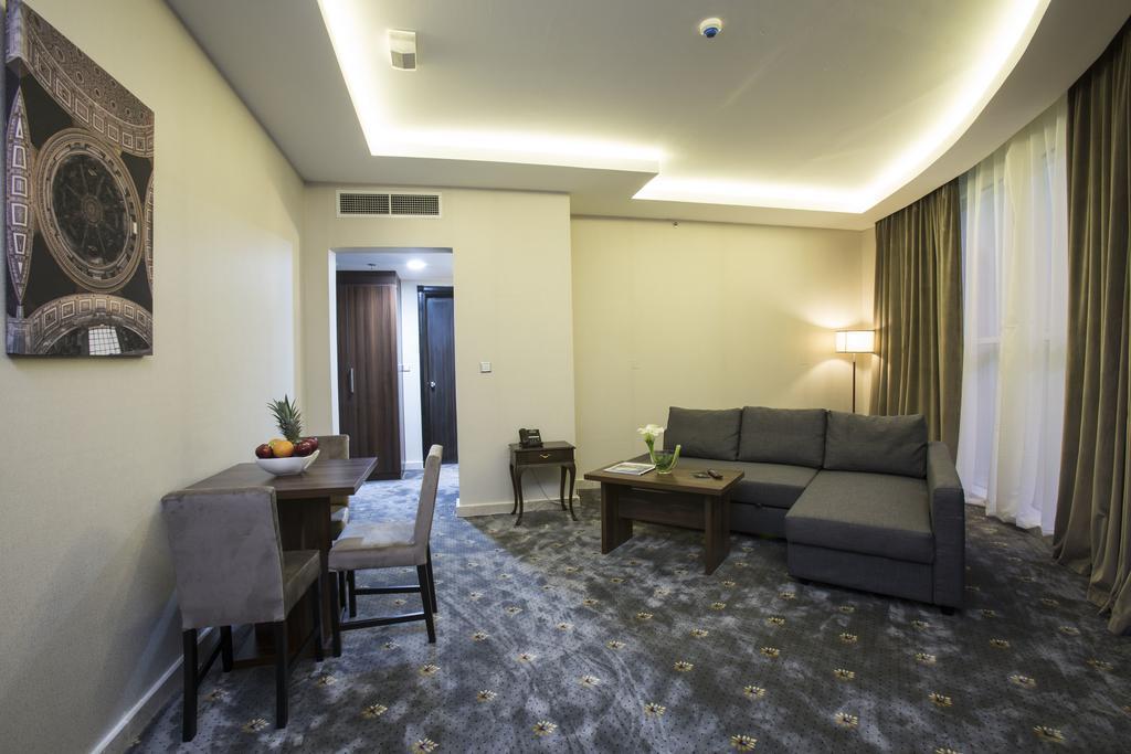 The Town Hotel Doha Buitenkant foto