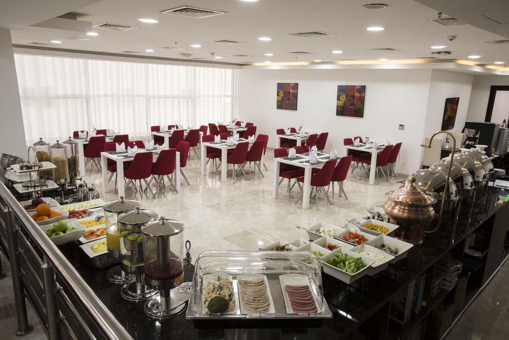 The Town Hotel Doha Buitenkant foto