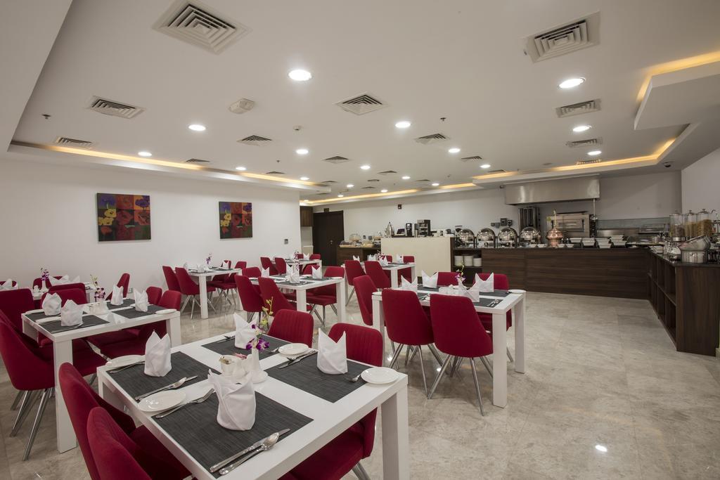 The Town Hotel Doha Buitenkant foto