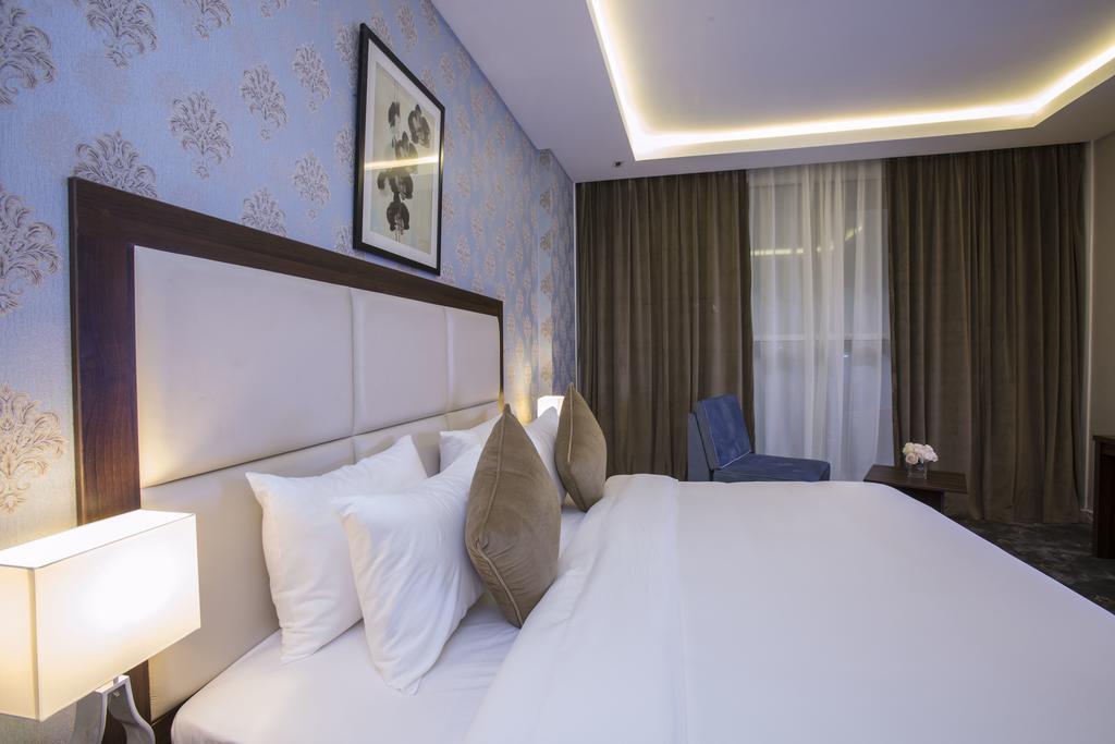 The Town Hotel Doha Buitenkant foto