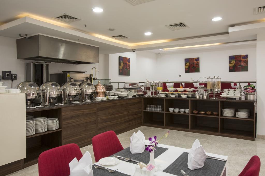 The Town Hotel Doha Buitenkant foto